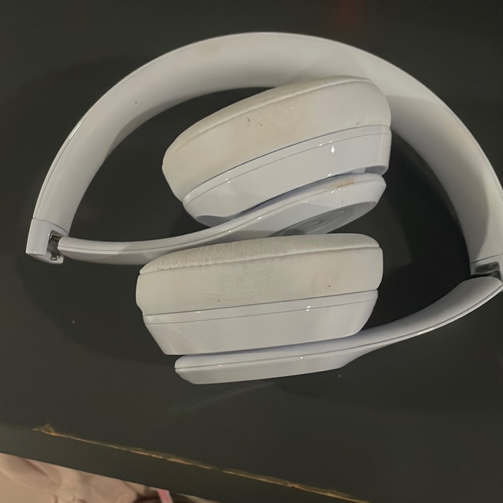 White beats solo